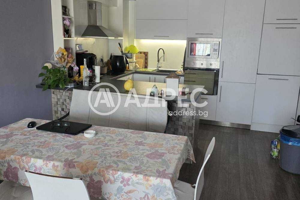 Дава се под наем Двустаен апартамент в Разград, Център - 65 кв.м за 109721.91 € - Снимка #2