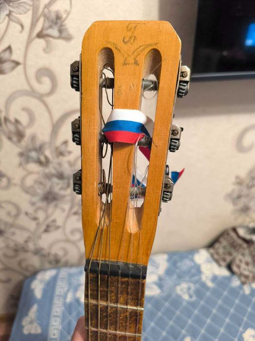 Продается гитара классическая 4/4 советская