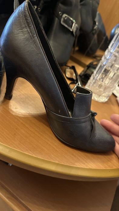 Продам женские кожаные туфли