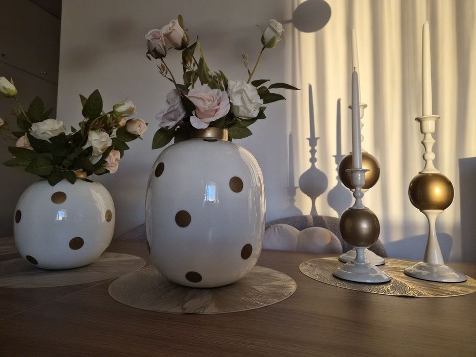 Две вази и три свещника