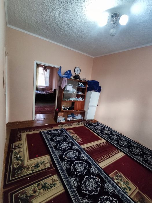 Продаю квартиру чиланзар 6квартал 2комнат 1этаж  смежка ненеторец