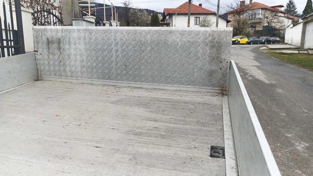 Задна врата , падащ борд