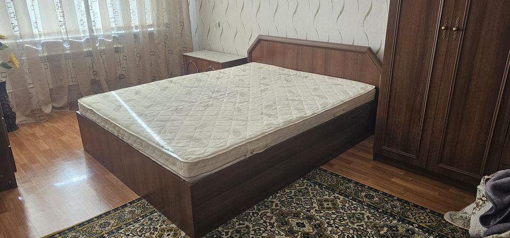 Продам ковать с матрасом 160см × 200см