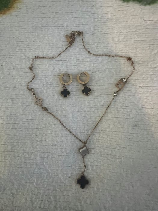 красив комплект висулка и обеци