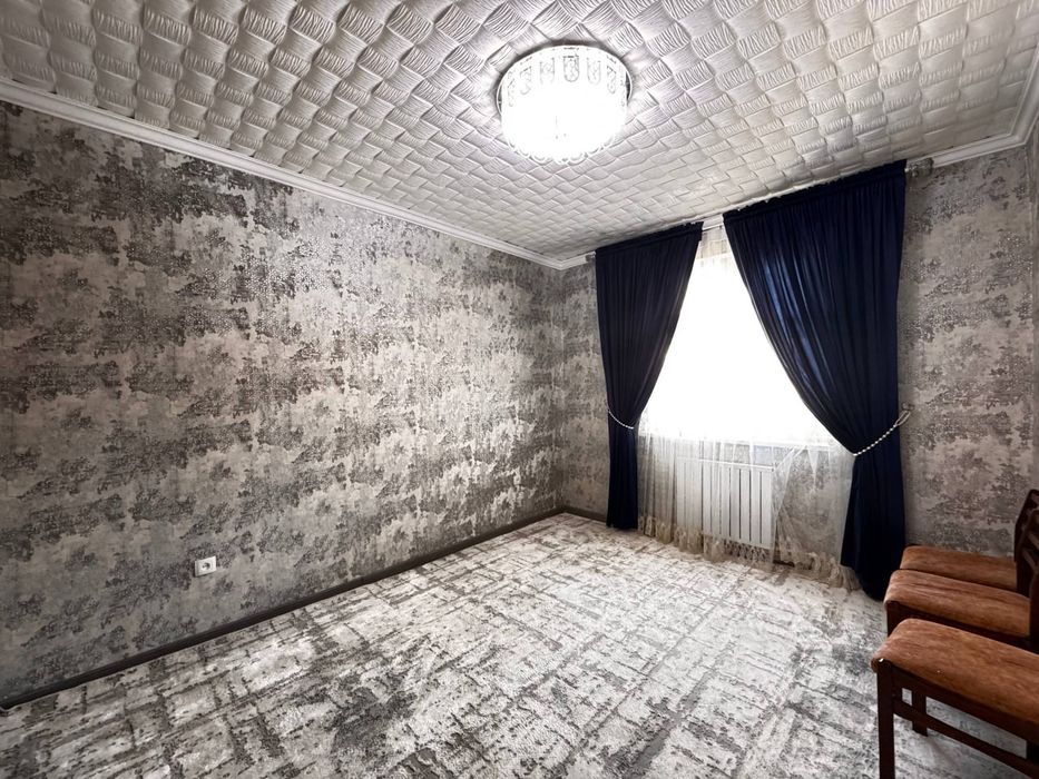 Продаётся 2х комнатная квартира на 2 - этаже. Титова