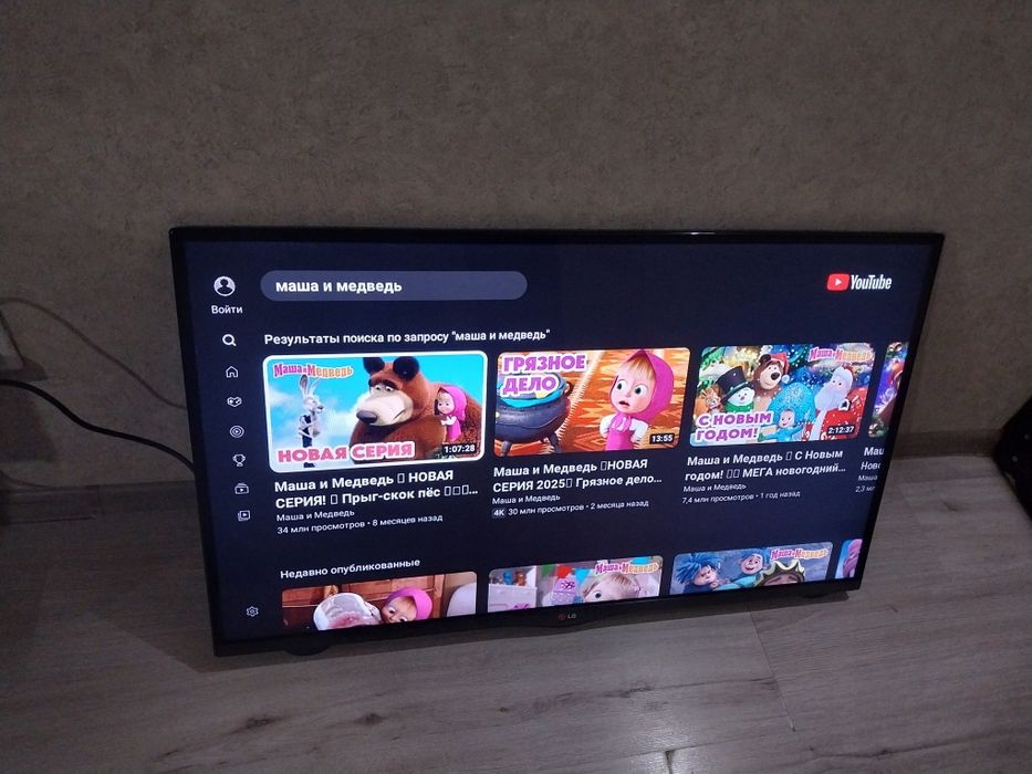 Смарт телевизор 107см. С креплением на стену.