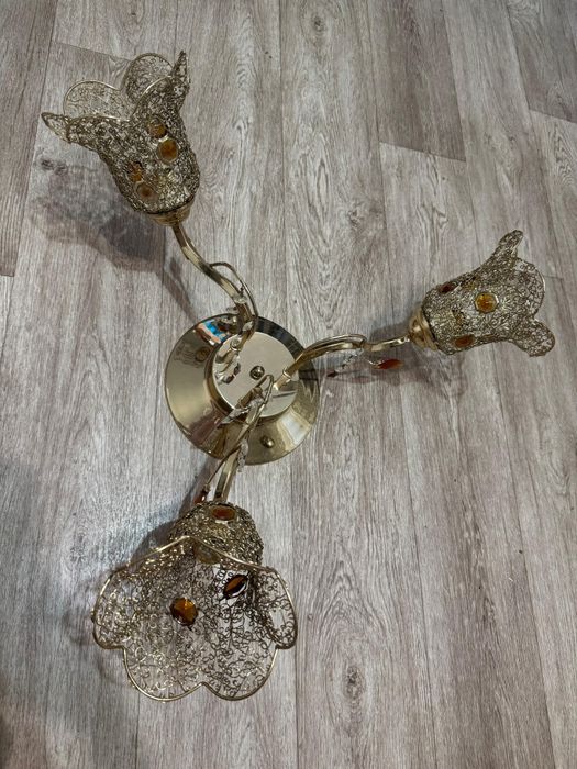 Продам люстру. Помогу с установной сразу