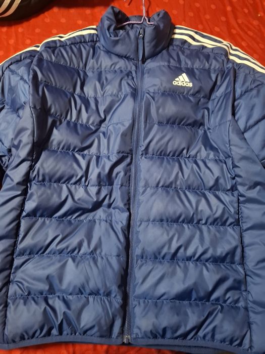 Vând 2 geci adidas una neagră și una albastră   preț pe bc