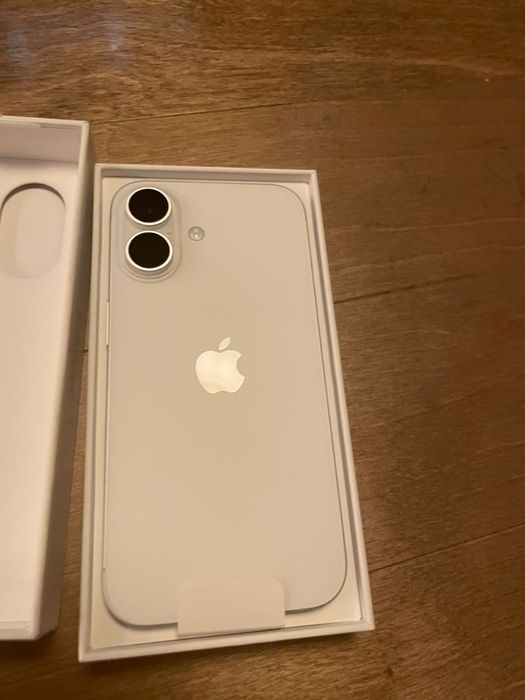 Айфон 16 , почти новый