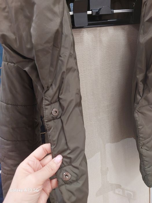 Куртка стеганая, укороченная, с воротником на пуху. 15 тыс тенге