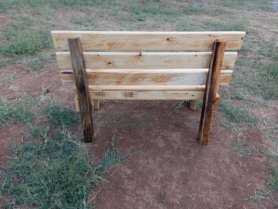 Дървена пейка за двор и градина
