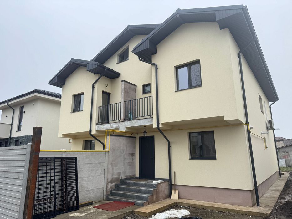 Casă tip duplex!
