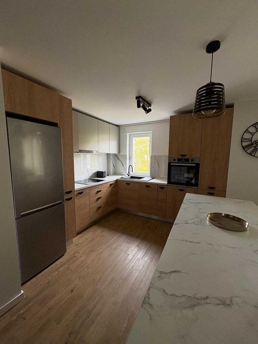 Ofer spre inchiriere apartament 4 camere modern, complet renovat, încălzire în pardoseală – zona Mărășești, Suceava