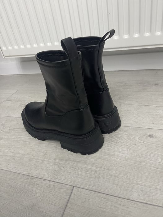 Ботинки черные продам