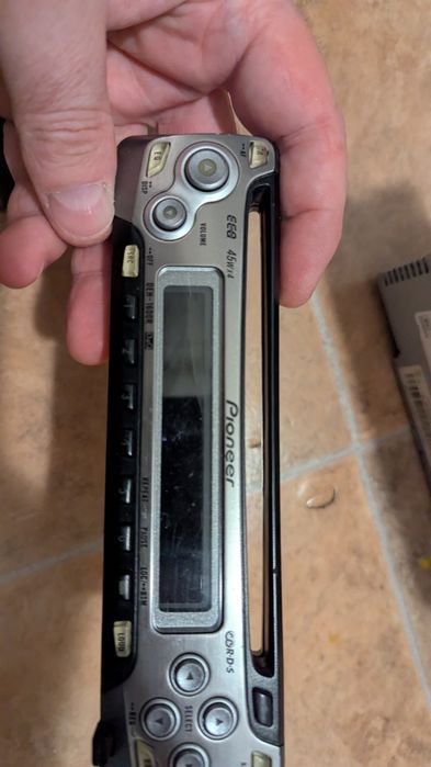 Radio casetofon Pioneer DEH-1600R