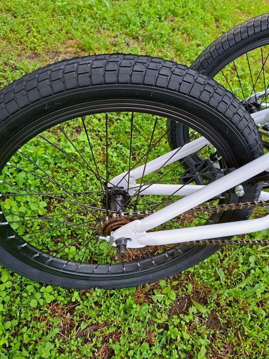 Велосипед BMX tourfun(в подарок 4 пеги и наклейки)