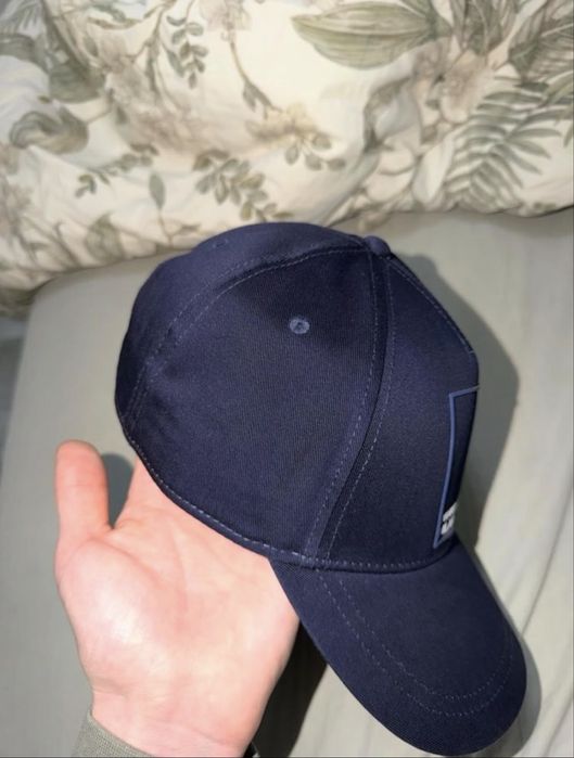 Продам кепку armani exchange
