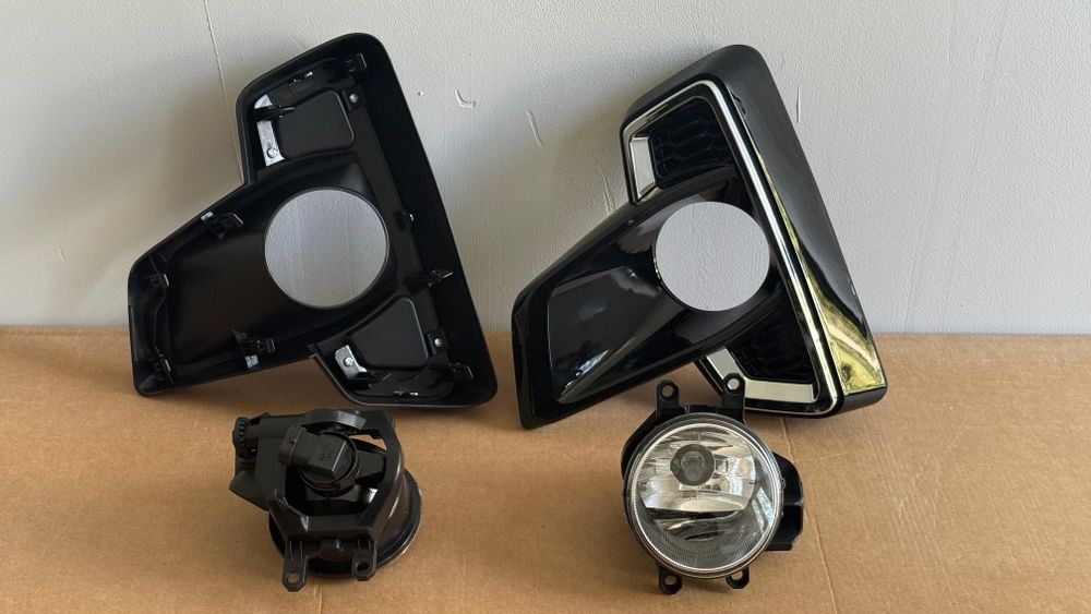 Противотуманки туманки Toyota Hilux