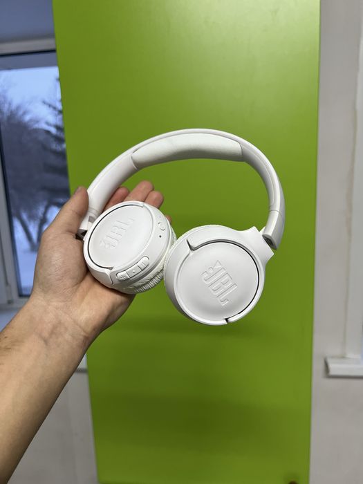 Продам наушники срочно