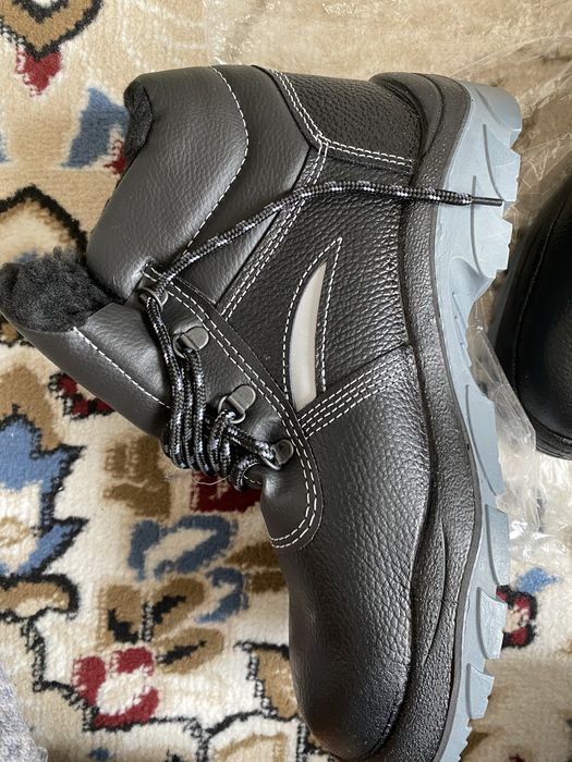 Новый ботинкы 43 размер