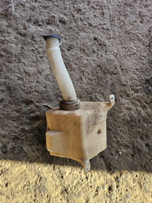 Vas rezervor lichid parbriz Ford Ranger III 2011 - 2015 model fara spa