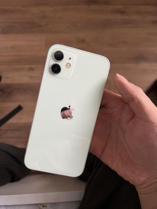 Iphone 12 с трещиной