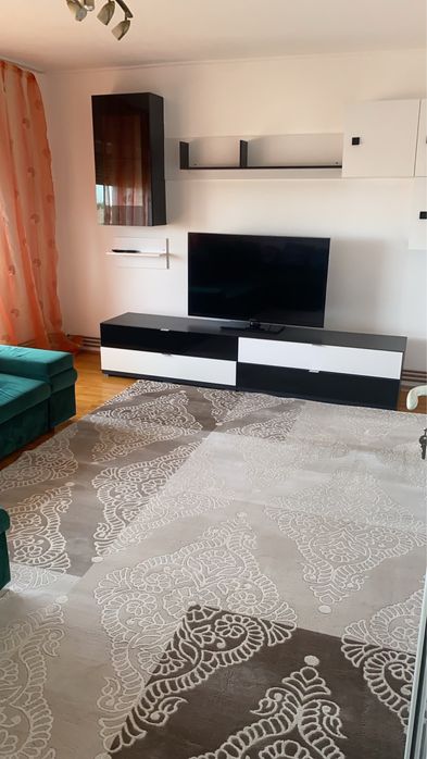 Inchiriez apart in Boul Rosu, Directia Venituri,  3 camere, 2 bai, total decomandat, etaj 4, clima, centrala proprie. Total mobilat si utilat.