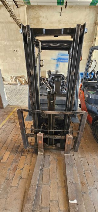 Вилочный погрузчик TOYOTA