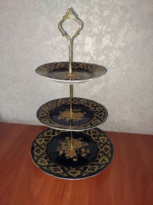 Продам этажерки (конфетницы) новые