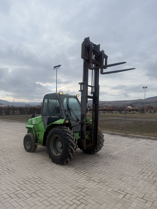 De vanzare sau da inchiriat Stivuitor pentru teren accidentat  Manitou