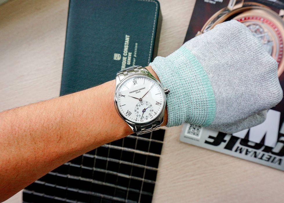 Швейцарские смарт часы Frederique constant