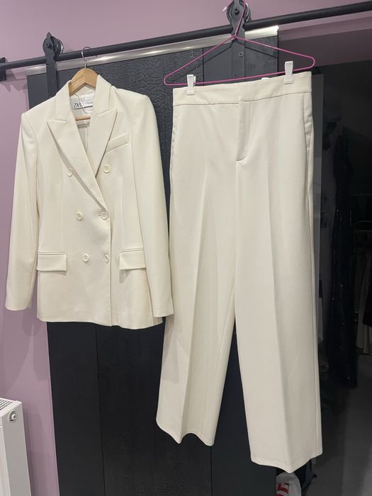 Страхотен костюм ZARA