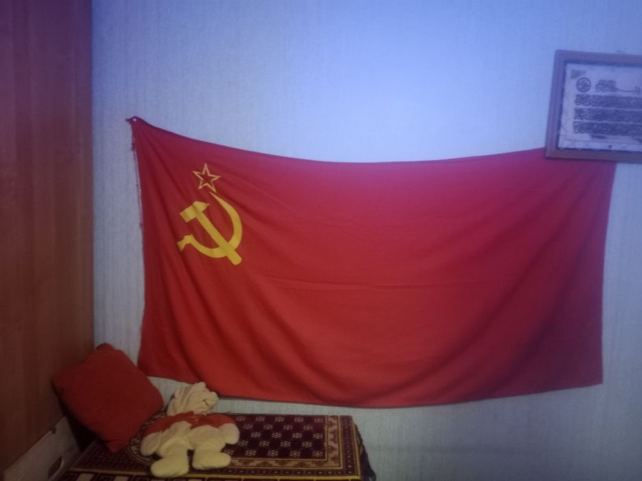 Продам флаги в хорошем состоянии