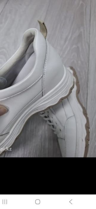 Кожанные женская крассовка.