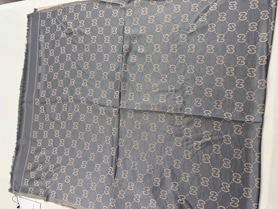 Gucci-Оригинален чисто нов двулицев копринен дамски шал