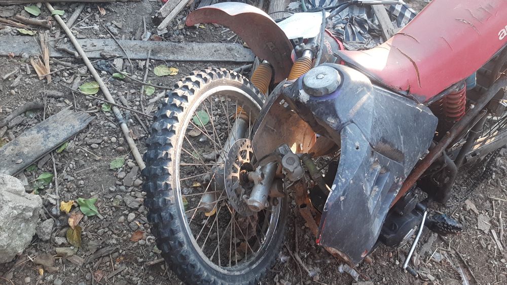 Vînd cros cu cadru rupt motorul e funcțional porneste are telescop nou