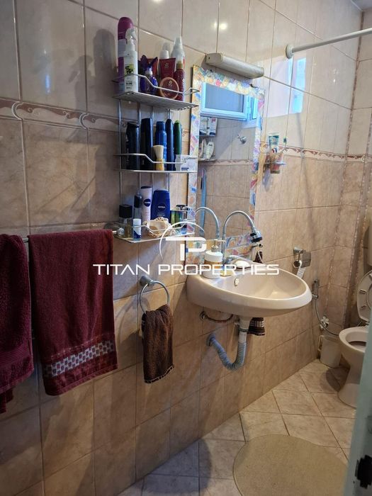 Продава се Четиристаен апартамент в Пловдив, Южен - 125 кв.м за 1424 €/кв.м - Снимка #7