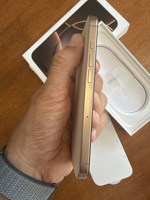 Продавам Iphone 16 pro Desert Titanium 128 GB