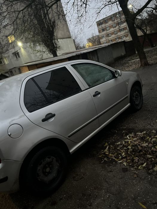 Vând mașina Skoda Fabia