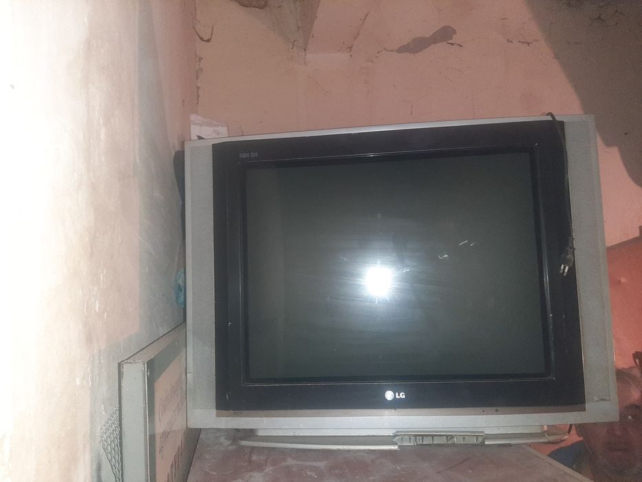 Телевизор LG на запчасти.