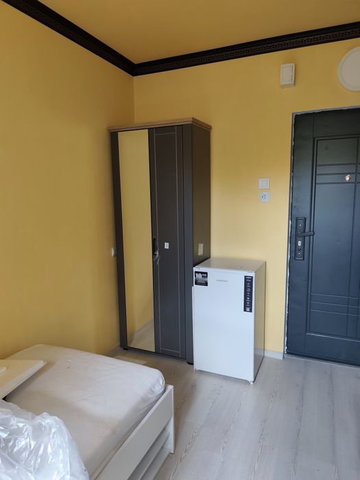Închiriez studio