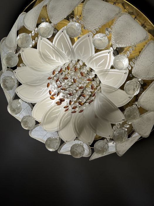 Продаю люстру б/у