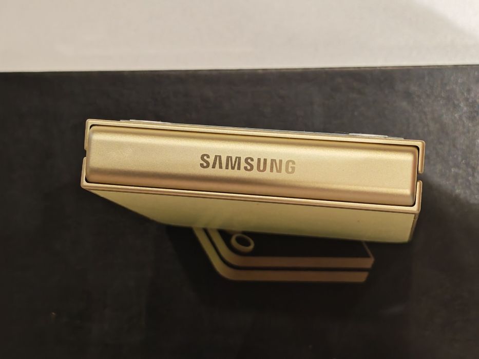 Samsung Z Flip 6 Yellow - 0 cicluri