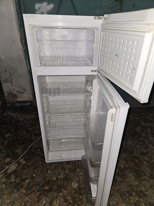 Холодильник vestel невключается мотор згорел