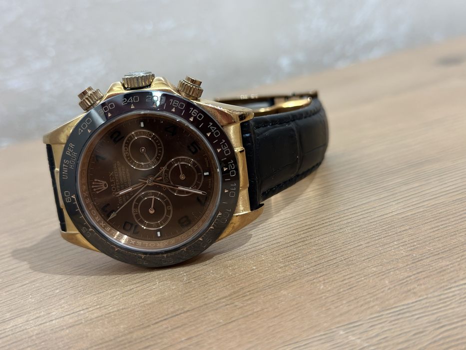 Дамски часовник с кожена каишка