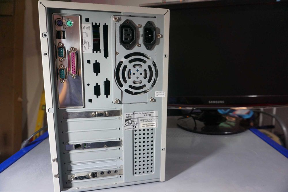 Calculator/unitate pc retro -pentium 2 233Mhz