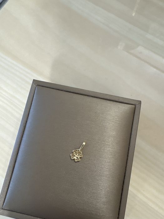 Золотой кулон с бриллиантами