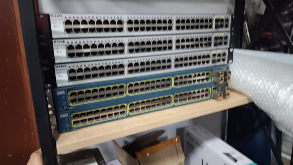 Серверный шкаф и коммутатор