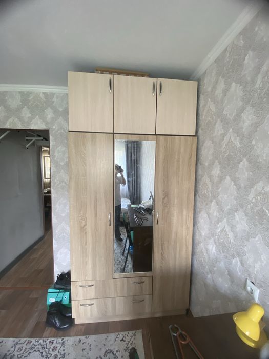 Продам шкаф с антресолями