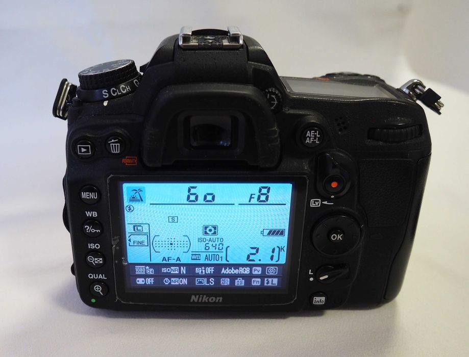 Nikon D7000 + обектив Tamron AF18-200mm на 1190 кадъра